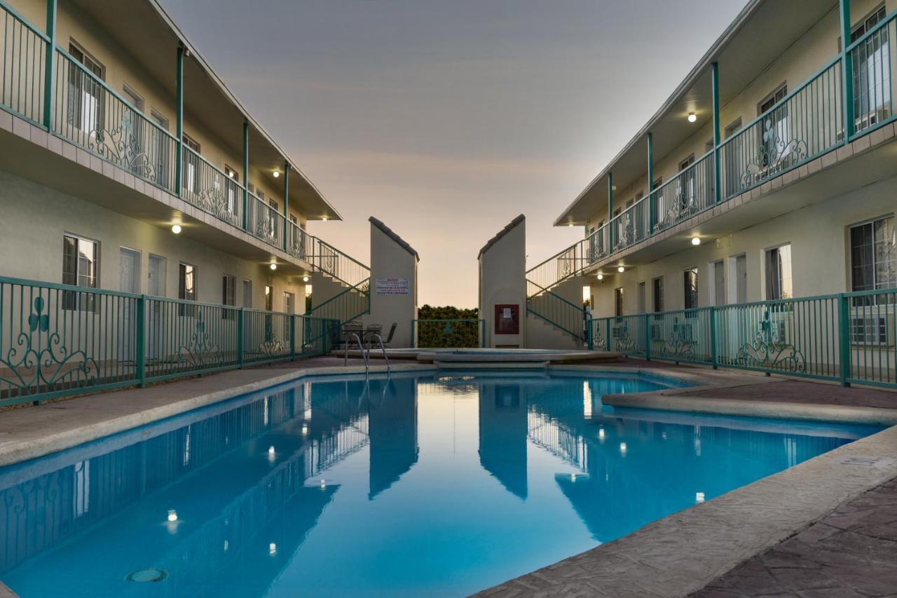 Hotel Trebol Inn Nuevo Casas Grandes Exterior photo